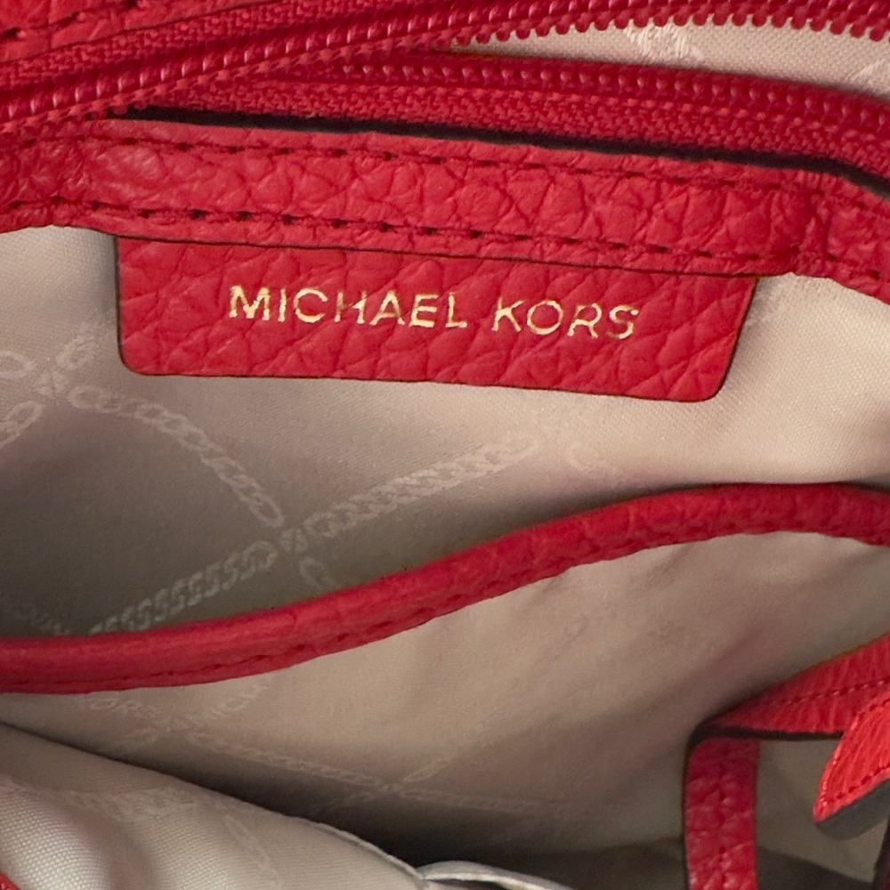 Michael Kors Viv convertible backpack - Picture 8 of 11